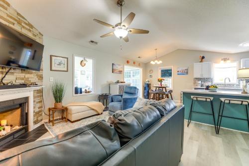 7 Mi to the Hammocks Beach: 3 BD Near Camp Lejeune
