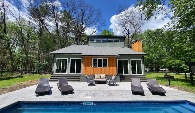 Adirondack Fall: Fire Pit & Indoor Hot Tub