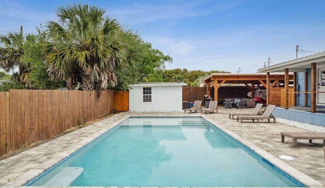 Adorable Laguna Beach Cottage with Pool, 1-Minute Walk to the Beach