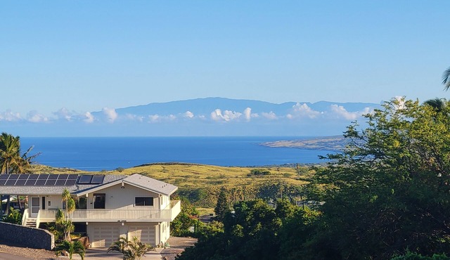 Amazing Island Views Hale 4-bedroom house in Waikoloa Village for relaxing stay.