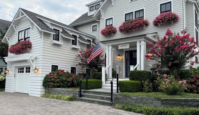 AVALON Bay Front Home with pool, decks and dock. Spacious 5-bedroom, 4.5 bath in Avalon