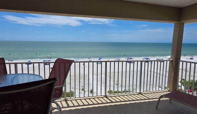 Beachfront Bliss: A Guest Favorite for Flip-Flops, Beach Days & Stunning Sunsets