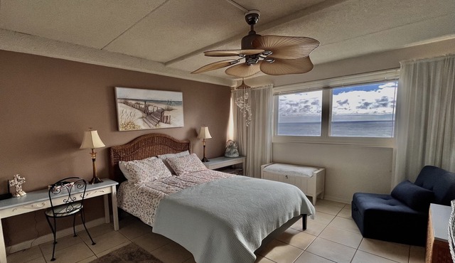 Beachfront ~ Pool ~ 2BR/2BA ~ 4 Seasons Rain or Shine Balcony ~ 5 Star ~ Uptown