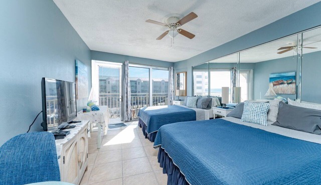 Beachfront Studio in superb Daytona Beach, Walk to the beach while you enjoy.