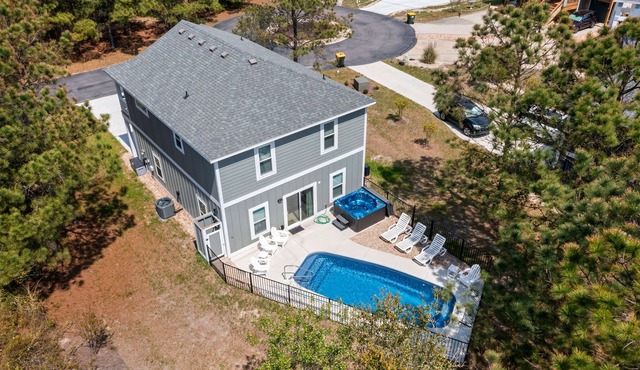 Beachin' Awesome: Saltwater Pool, Spa, Soundside