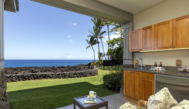Beautiful Hali’i Kai 15-C, oceanfront, watch whales from your lanai