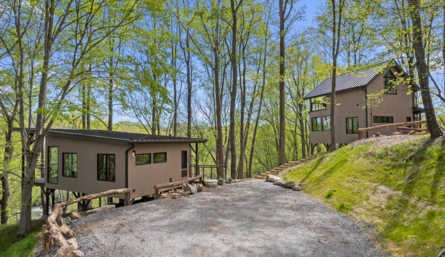 Blue Heron Hideaway & Lofty Ledges Hangout