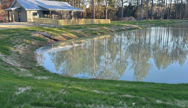 Brand new, pond front 2-bedroom cottage with AC in delightful Samson