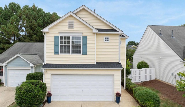 Bright + Airy 3-Bed Home in NW Raleigh with Fenced Yard. Minutes from RDU + RTP!