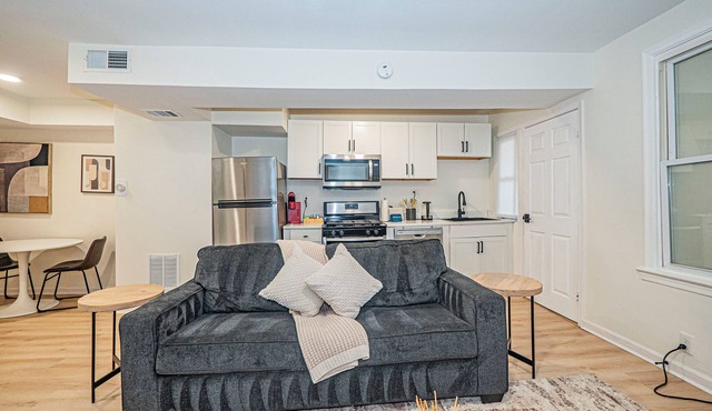 Bright & Homey 2BR Escape Near Vibrant Downtown DC