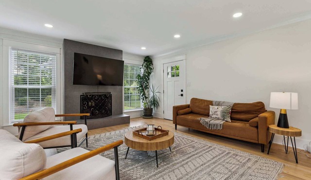 Cape Cod Pet-friendly Home