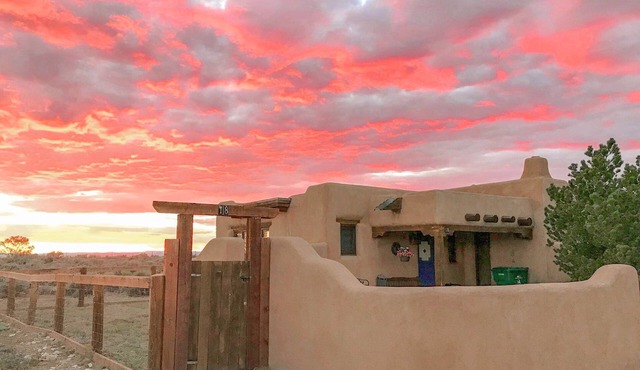 Casa Allis Taos - Mountain Views & Close to Plaza
