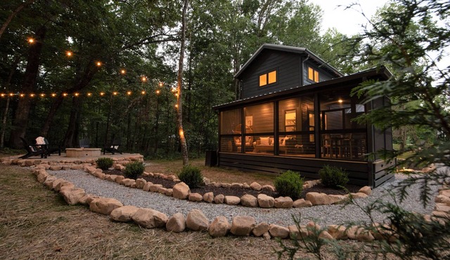 Caverns,Sewanee, Hikes,Waterfalls : Tiny Basecamp