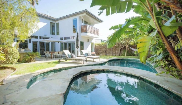 Central LA Luxe w/Resort Style Pool & HotTub