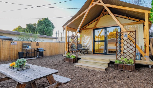 Charming 1-bedroom cabin with AC in Glendora