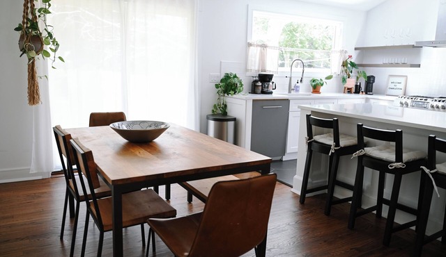 Charming 2-bedroom house in beautiful Charleston with full kitchen, AC, patio