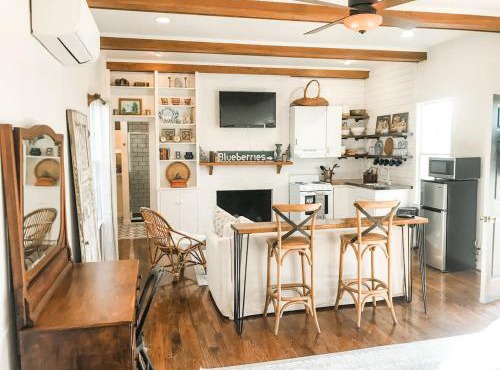 Charming Cottage w KING Bed 1m To Downtown