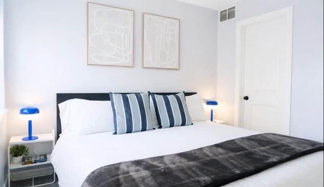 City Haven: Modern 1-Bedroom