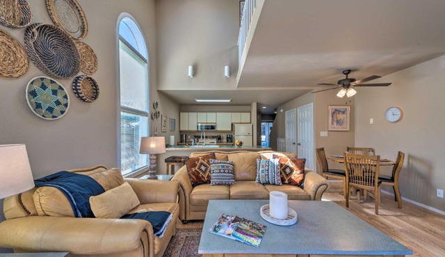 Cloudcroft Townhome w/Deck - 1 Mi to Burro Ave!