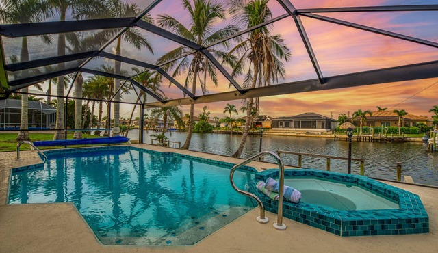 Coconut Cove/Scenic Waterfront Escape with Private Heated Pool & Spa