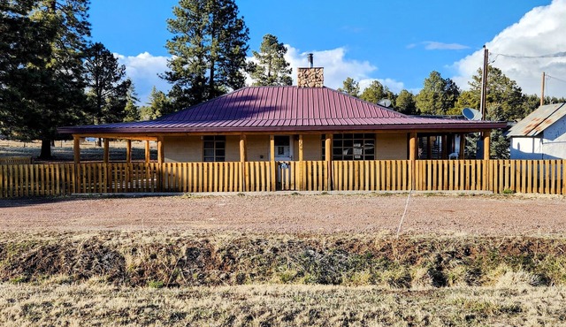 Comfortable ranch style cabin with prime location to both Arizona and New Mexico