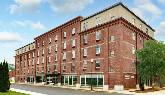 Courtyard Keene Downtown