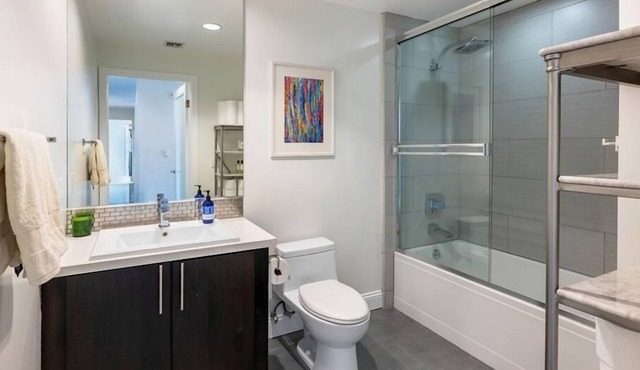 Cozy 3-bedroom condo with WiFi, fitness room in nice Los Angeles- Studio City