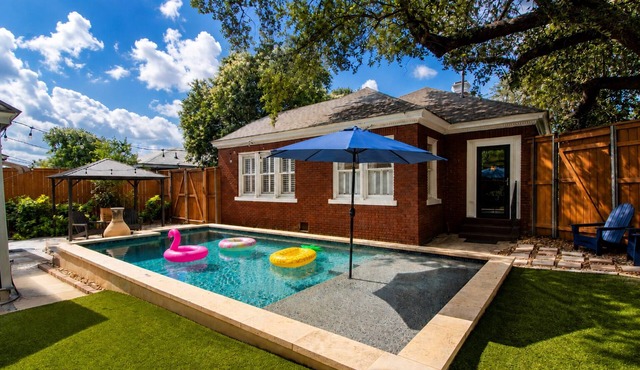 Cozy Home | Pool | Backyard | 10min to Downtown