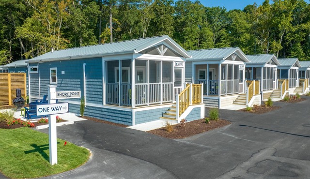 Deluxe Cottage - 2 Bedroom Cabin 4 - Deluxe Cottage with two bedrooms.