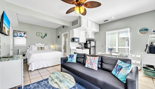 Destin Crystal Beachside Breeze Cottage~Steps to Beach & Pool~Prime location