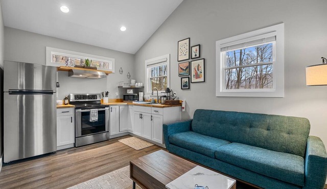 Dog Friendly Tiny Home 15 Min from Asheville's Best