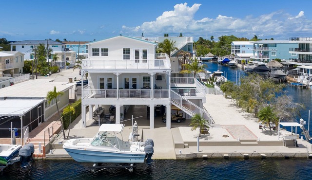 Dolphin Paradise: Pool, Elevator, Waterfront with Dock