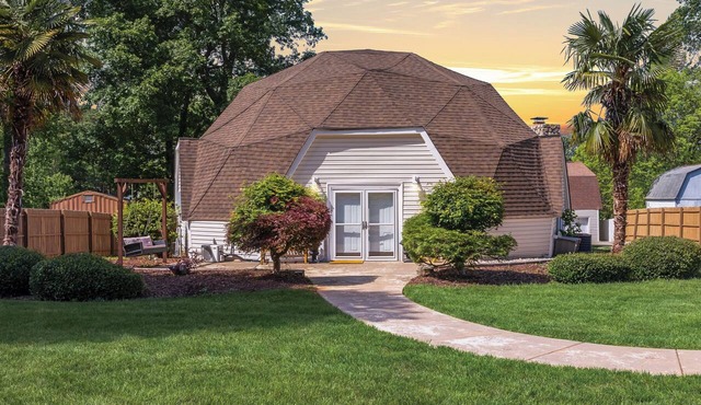 "Dome on the Dock" 3Br/3Ba + Tiki Bar + Sleeps 10 + Lakefront
