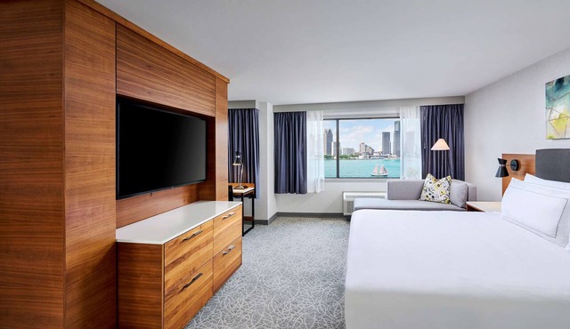 DoubleTree by Hilton Windsor Hotel & Suites in Windsor
