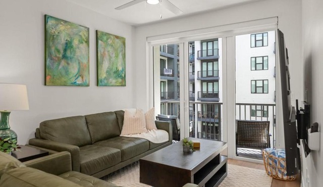Downtown Luxury 2BD 2BA Pool Spa Pking Bowling