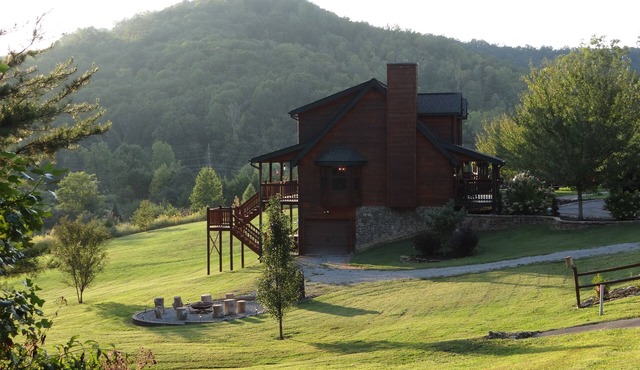 Easy Access w/View, Large Yard, Game Rm, Fire Pit, Hot Tub & Pool Access