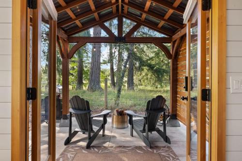 Eco Friendly Tiny Container Home Retreat in Camas