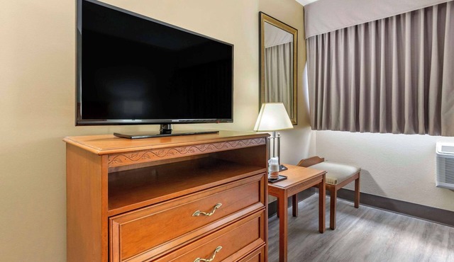 Econo Lodge & Suites Southern Pines - Pinehurst