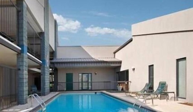 Executive Inn & Suites