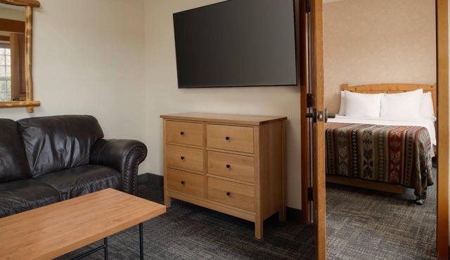 Experience Comfort at This Cozy Lodge-styled Family Room w/Balcony