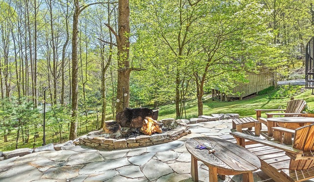 Green Man Grove: Forested Mountain Haven w/hot tub