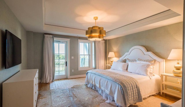 Gulf-Front Stay with Private Pool Access and Walk to the Beach Club