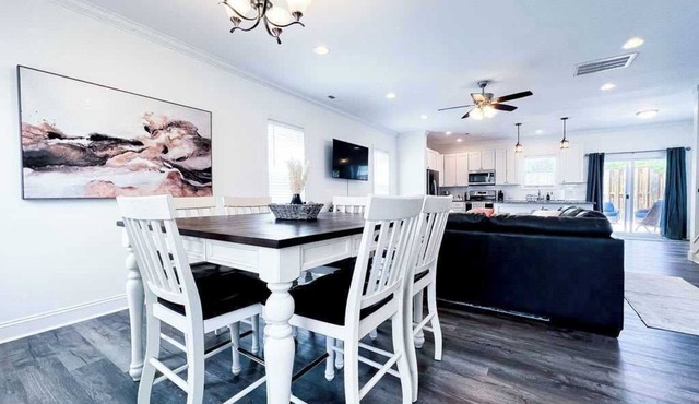 Heart of Downtown- pet-friendly ILM retreat!