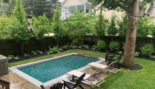Heated Pool, Hot Tub, Deck & LINENS/TOWELS too!