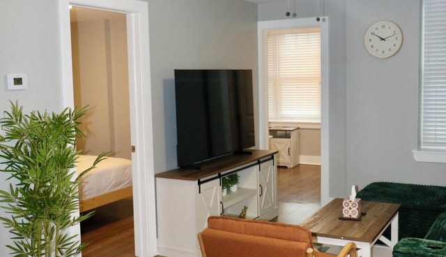 Historic Manor 2BR in the Heart of Midtown Detroit - Mins From Downtown