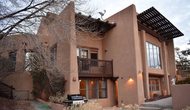 Hobbit House and Garden Apartment. You will enjoy Santa Fe in a unique way!