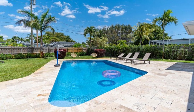 Hollywood Paradise Luxury 4BR 3BA Home and Outdoor Fun with Heated Pool