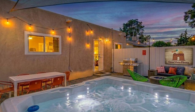 Hot Tub + Fire Pit - Sleeps 10 - 3 mi to Old Town