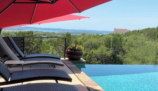 Infinity Edge - Luxury Lake View, Heated Infinity Pool & Chef Kitchen