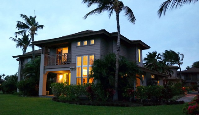 June Sale 125 nt & up. Relaxing remodeled end unit 601. Great views & 95 golf!